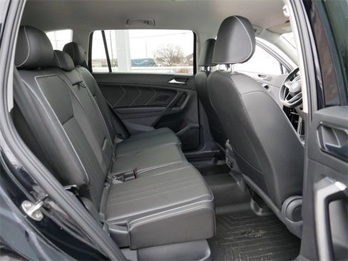 Certified 2023 Volkswagen Tiguan SE image 17