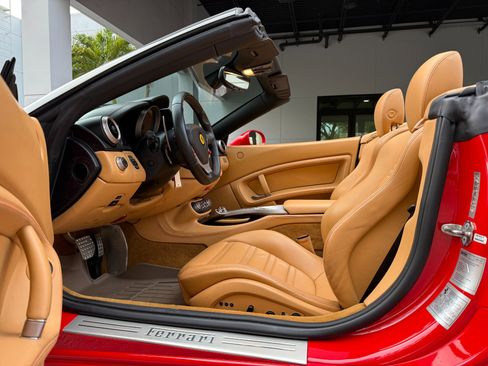 Used 2010 Ferrari California image 30