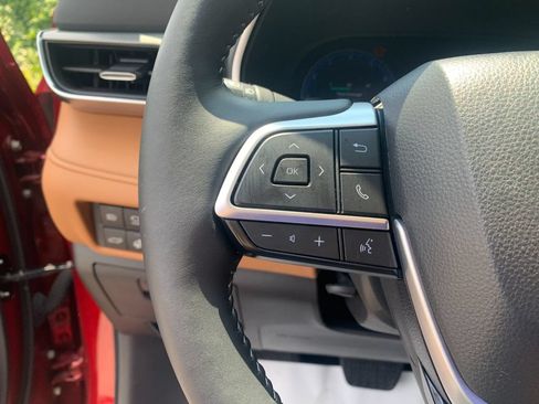 Used 2025 Toyota Highlander Platinum AWD/4WD image 30