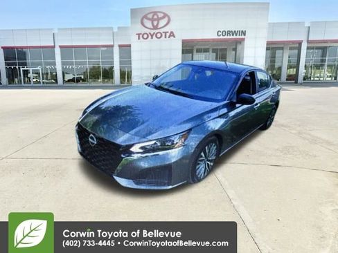 Used 2025 Nissan Altima 2.5 SV FWD image 1