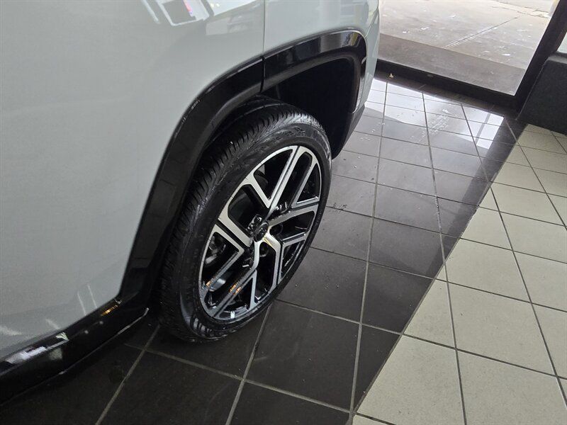 Used 2025 Jeep Compass Limited w/ Elite Group AWD/4WD image 40