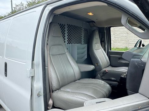 Used 2017 Chevrolet Express 2500 image 23