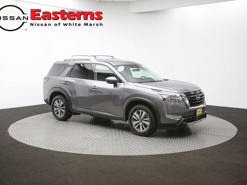 Used 2023 Nissan Pathfinder SL AWD/4WD image 47