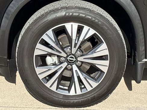 Used 2022 Nissan Rogue SV image 30