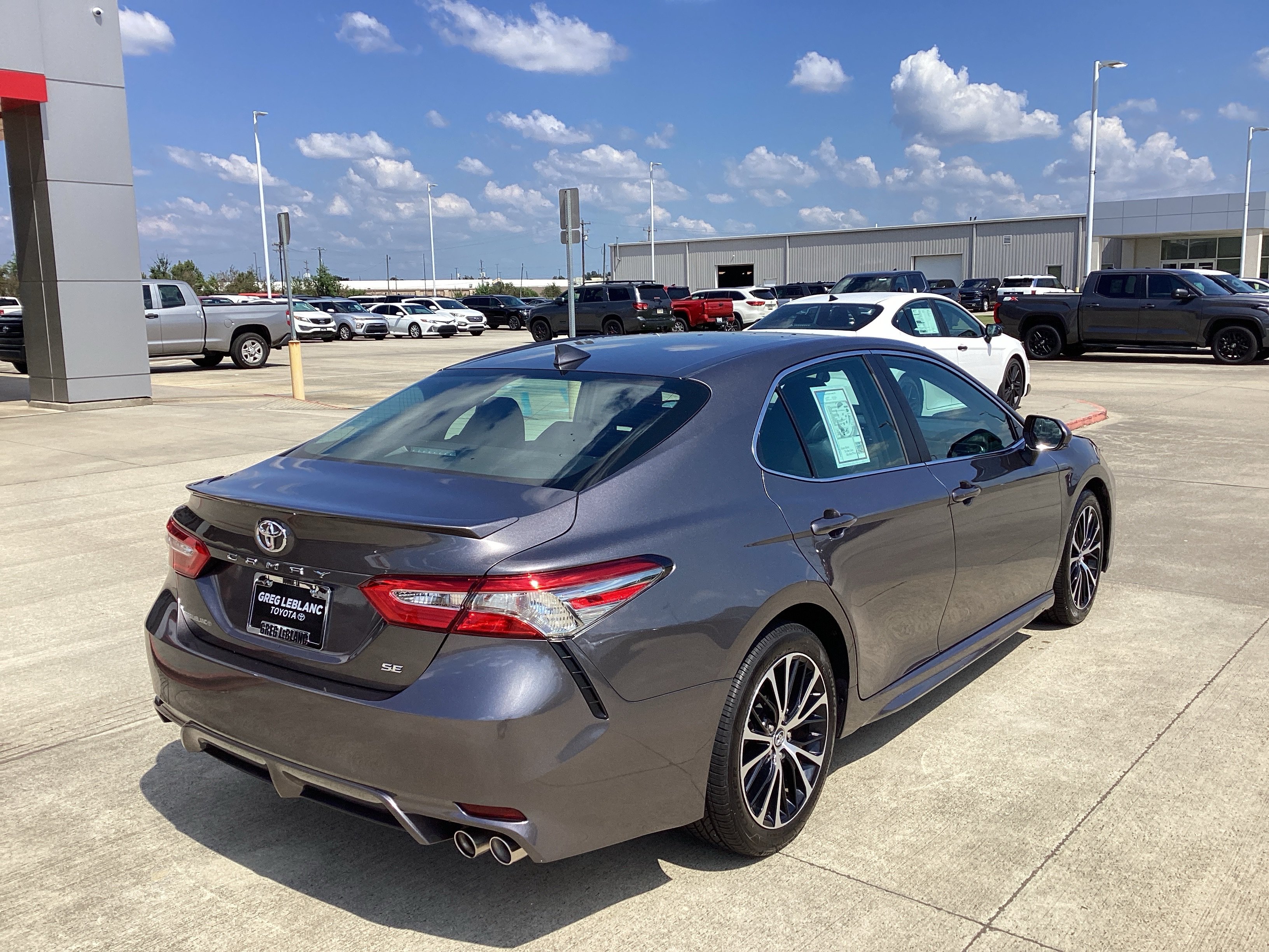 Used 2019 Toyota Camry SE FWD image 7