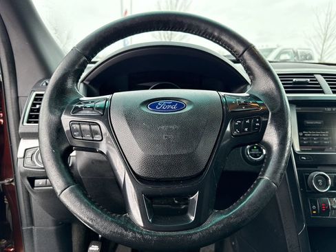Used 2016 Ford Explorer XLT w/ Equipment Group 201A image 17