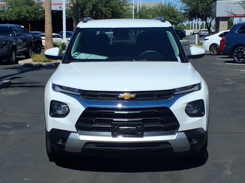 Used 2023 Chevrolet TrailBlazer LT w/ Convenience Package FWD image 2