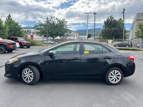 Used 2019 Toyota Corolla LE FWD image 12