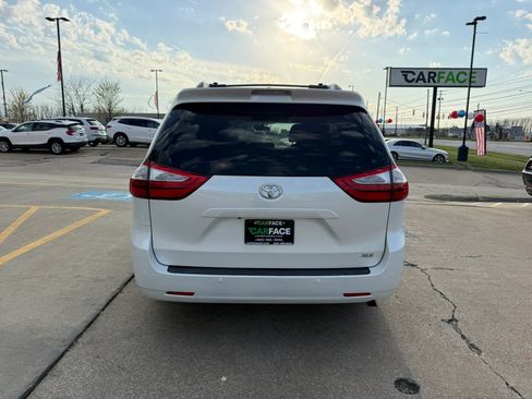 Used 2015 Toyota Sienna XLE Premium image 11