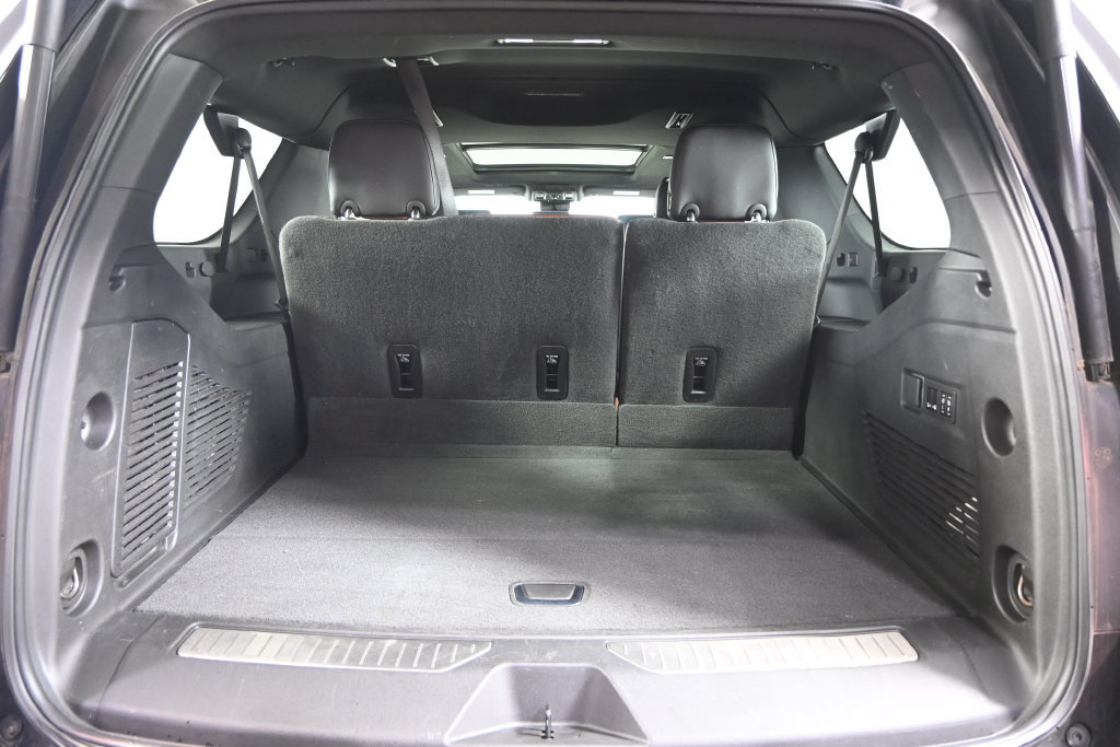Used 2024 GMC Yukon XL Denali Ultimate AWD/4WD image 17