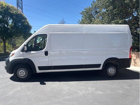 Used 2025 RAM ProMaster 2500 w/ Convenience Group FWD image 2