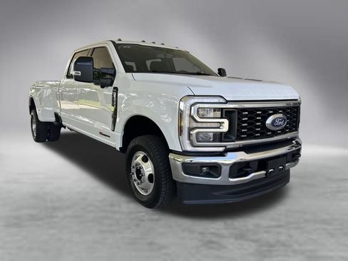 Used 2025 Ford F350 Lariat AWD/4WD image 2