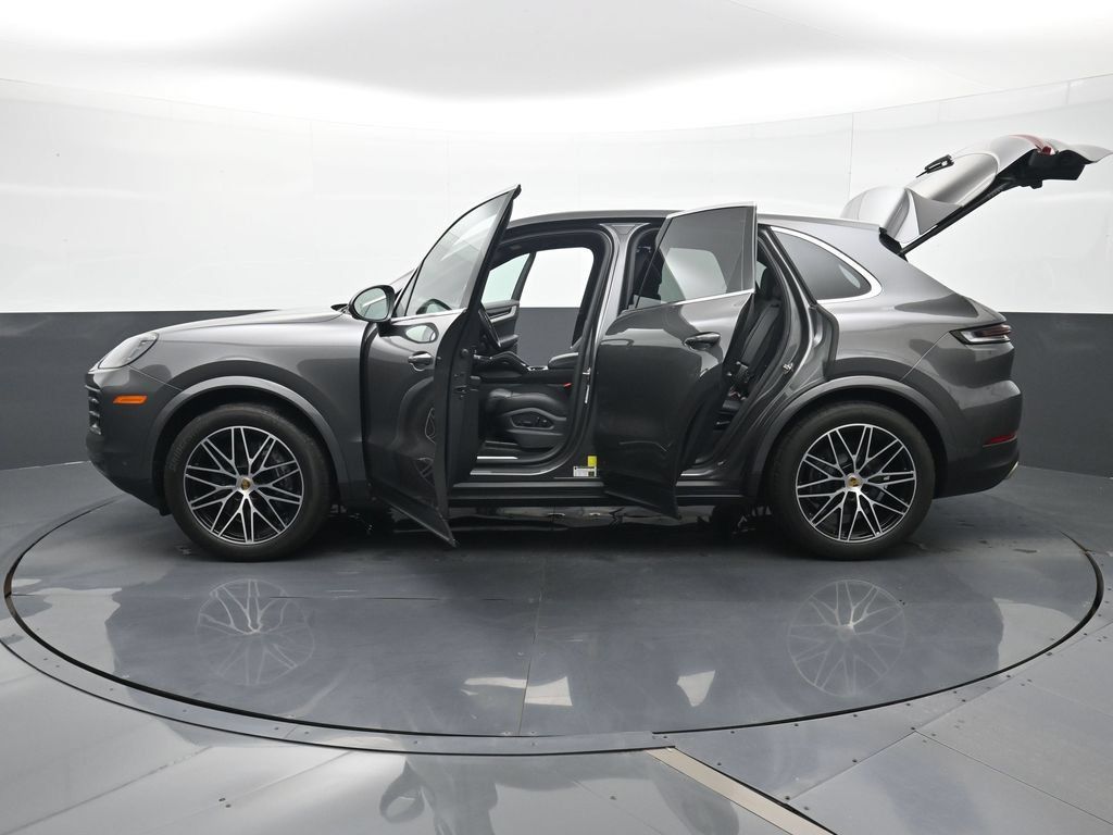 Certified 2024 Porsche Cayenne AWD/4WD image 29