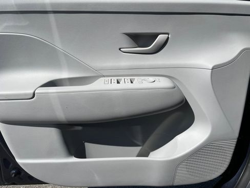 Used 2025 Hyundai Kona SEL image 18