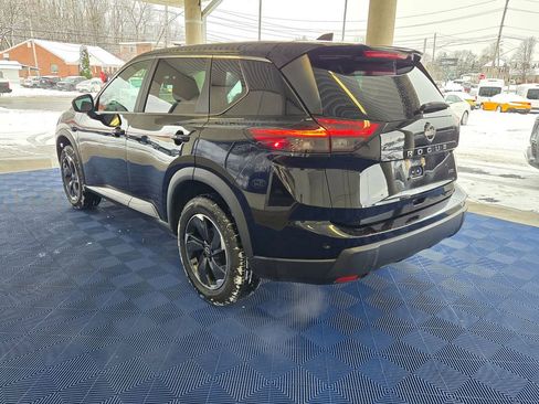 Used 2025 Nissan Rogue SV image 4