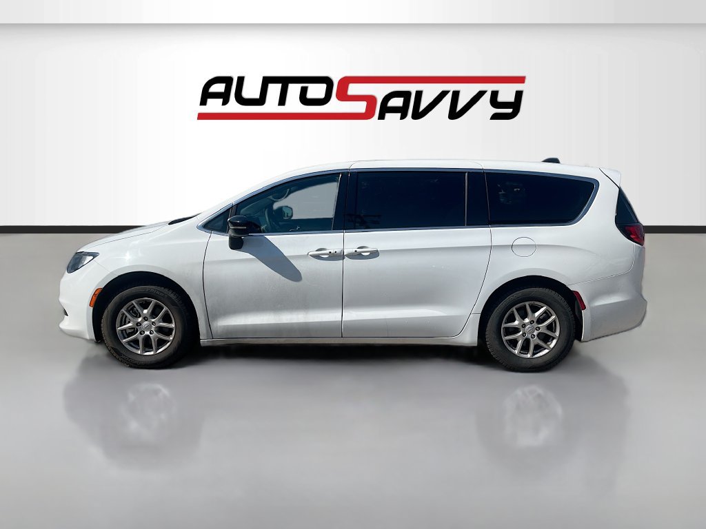 Used 2025 Chrysler Voyager LX FWD image 4