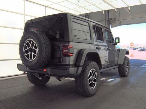 Used 2025 Jeep Wrangler Unlimited Rubicon image 3