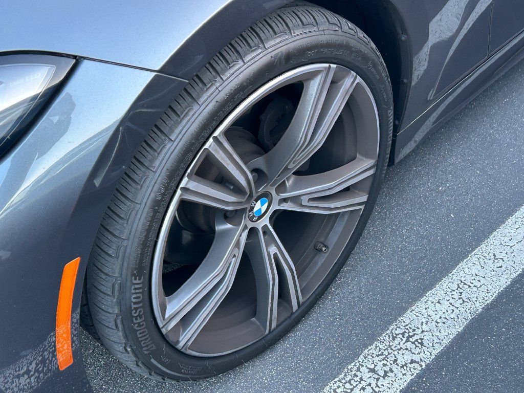 Used 2022 BMW 330i Sedan w/ M Sport Package RWD image 3