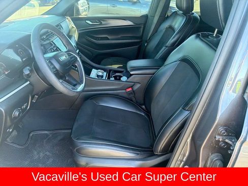 Used 2023 Jeep Grand Cherokee L Laredo AWD/4WD image 9
