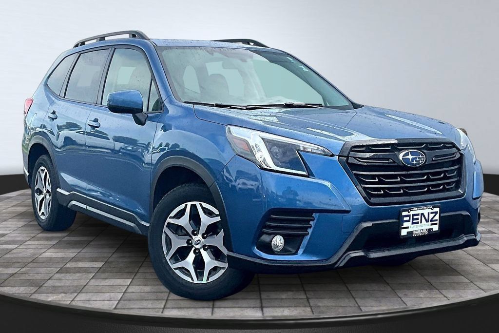 Used 2023 Subaru Forester Premium AWD/4WD image 3