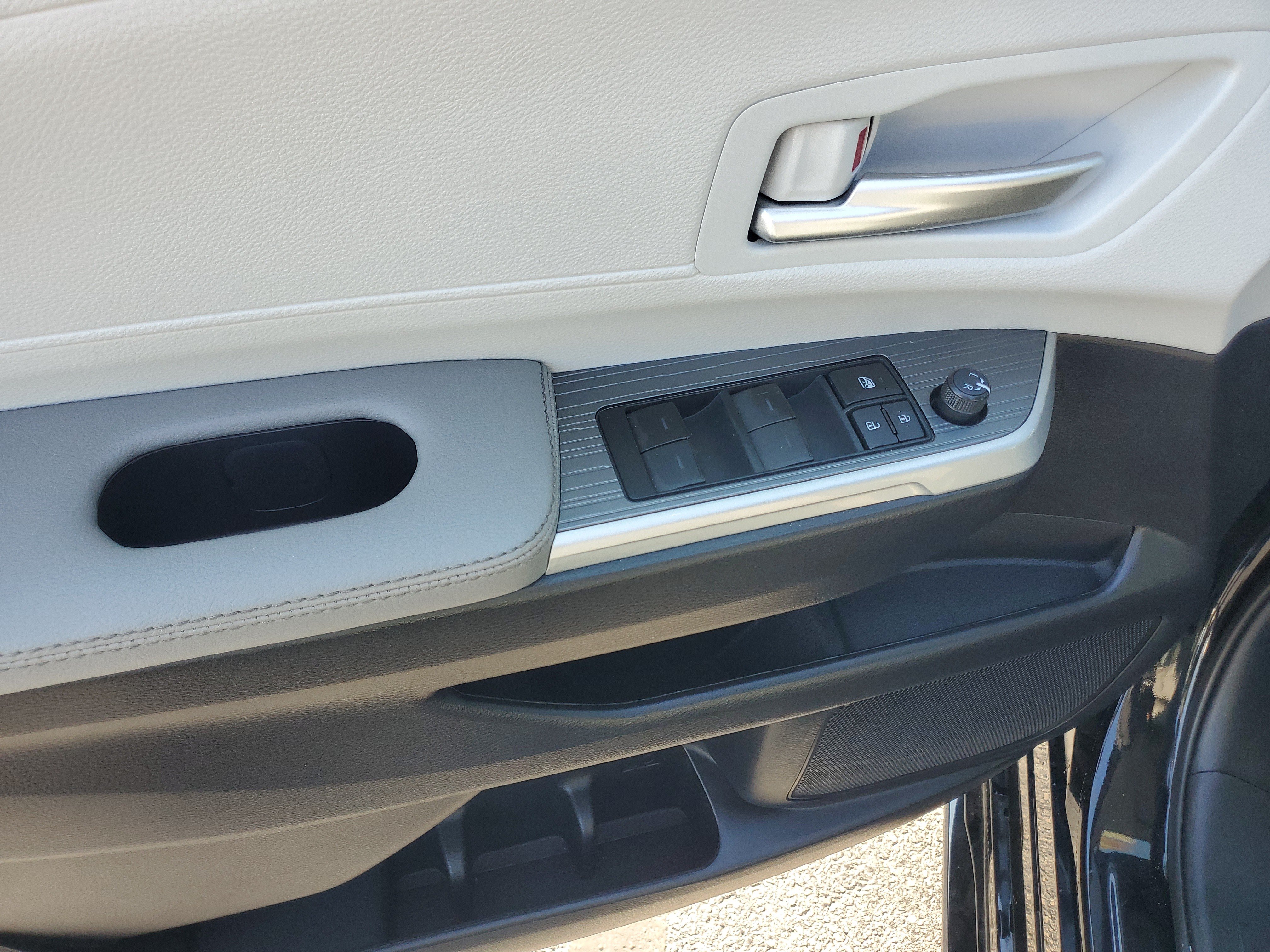 Certified 2026 Toyota Sienna XLE FWD image 23