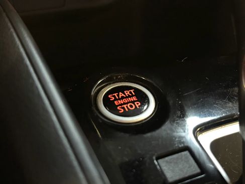 Used 2020 Nissan Versa SV FWD image 18