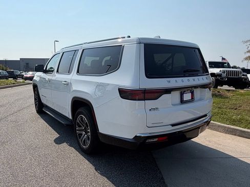 Used 2023 Jeep Wagoneer L 4WD w/ Premium Group I image 18