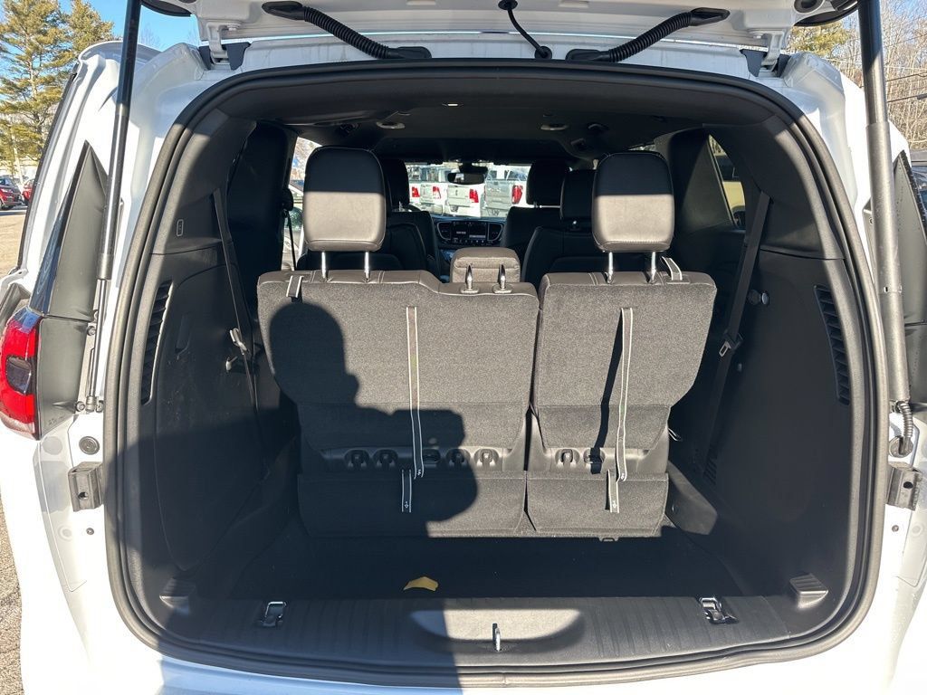 New 2026 Chrysler Pacifica Select AWD/4WD image 24