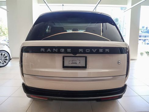 New 2024 Land Rover Range Rover SV image 6