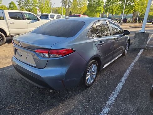 Used 2025 Toyota Corolla LE w/ LE Premium Package image 3