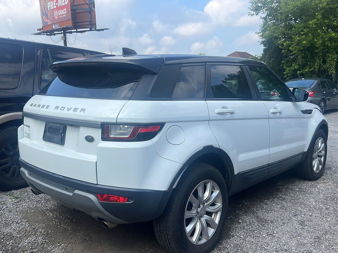 Used 2017 Land Rover Range Rover Evoque SE AWD/4WD image 4