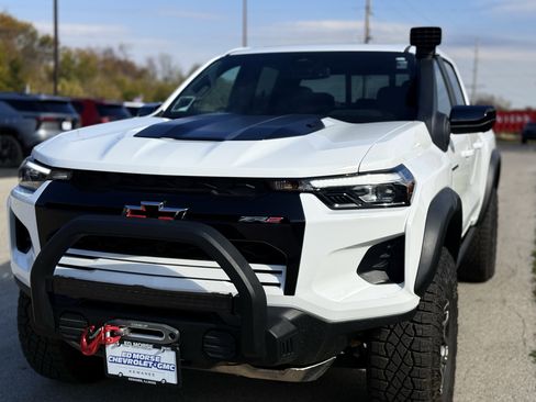 New 2025 Chevrolet Colorado ZR2 w/ Off-Road Front Bumper Package AWD/4WD image 2