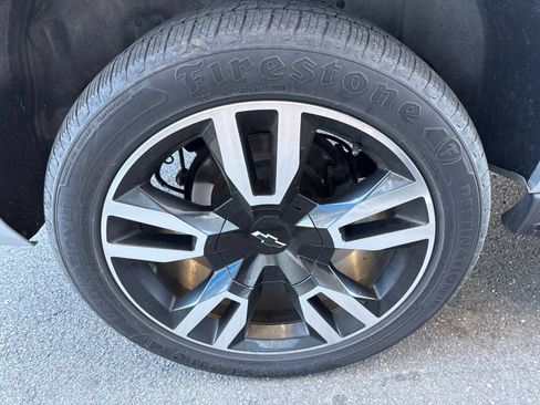 Used 2019 Chevrolet Suburban LT w/ RST Edition AWD/4WD image 13