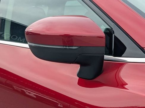 Used 2025 Nissan Pathfinder SV image 10