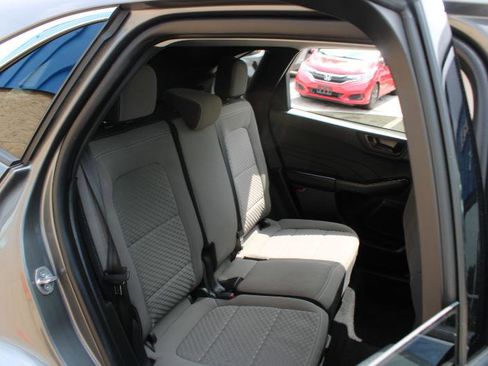 Used 2022 Ford Escape SE image 13