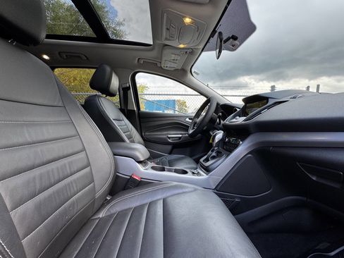 Used 2015 Ford Escape SE w/ Equipment Group 201A image 9