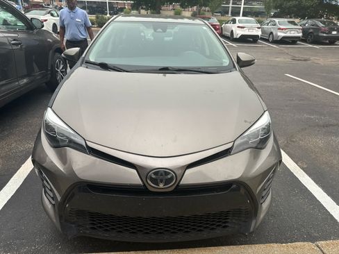 Used 2017 Toyota Corolla SE w/ Carpet Mat Package (TMS) FWD image 2