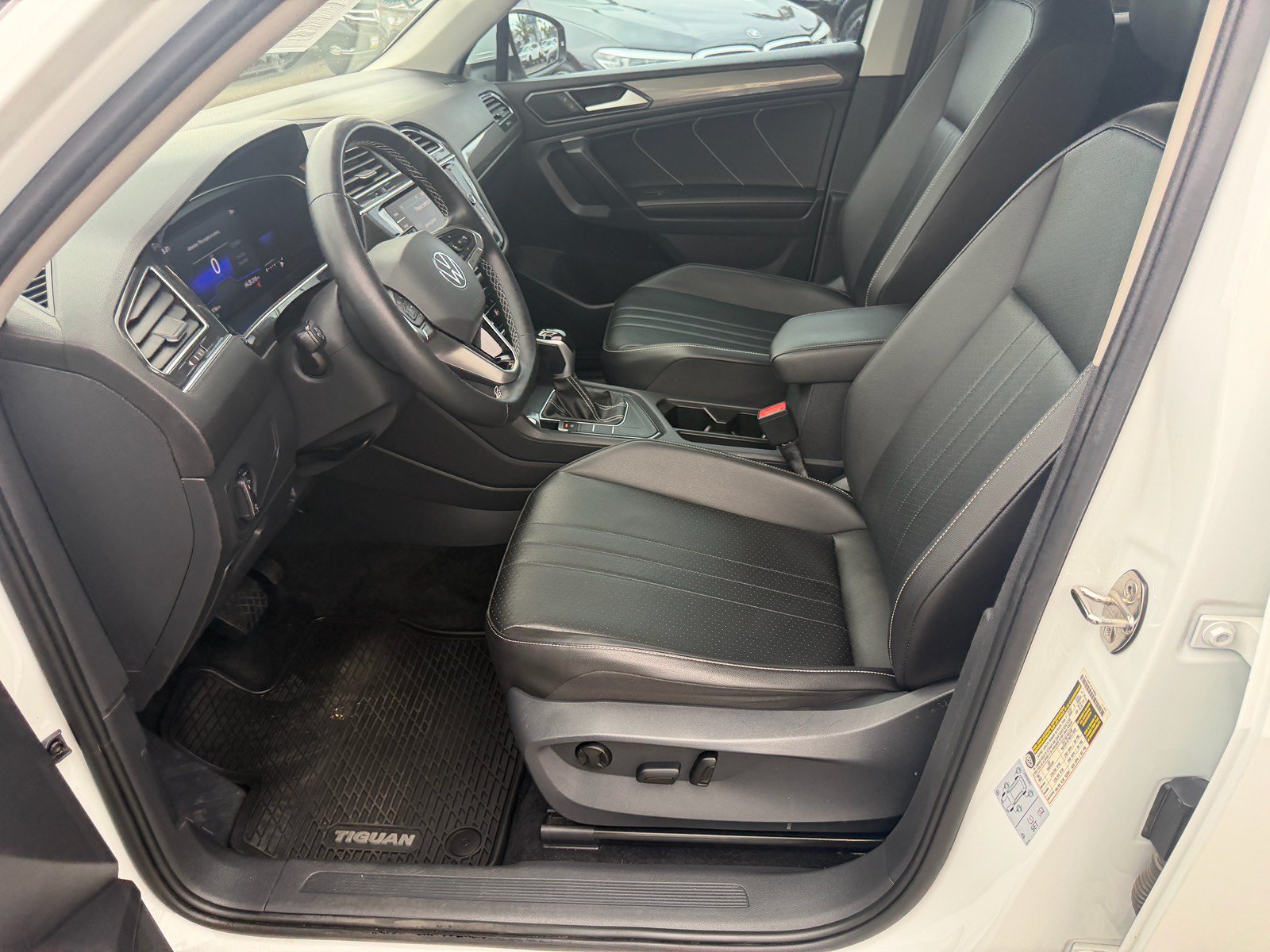 Used 2022 Volkswagen Tiguan SE FWD image 21