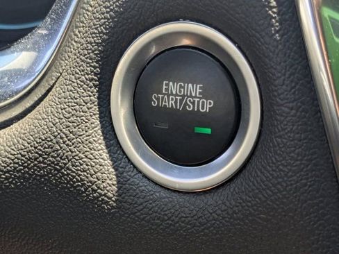 Used 2023 Chevrolet Traverse LT FWD image 39