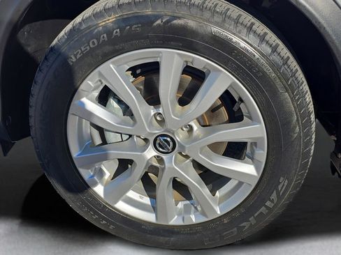 Used 2022 Nissan Rogue Sport SV w/ Technology Package image 11