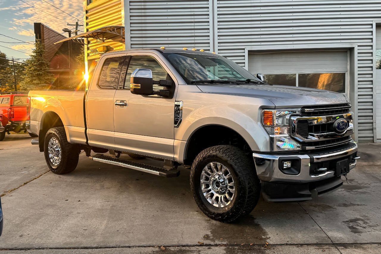 Used 2020 Ford F350 XLT w/ XLT Premium Package AWD/4WD image 2