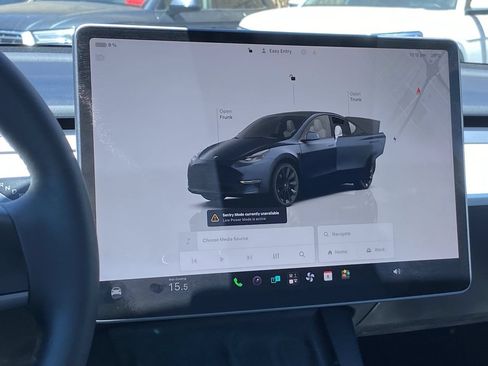 Used 2024 Tesla Model Y Long Range AWD/4WD image 19