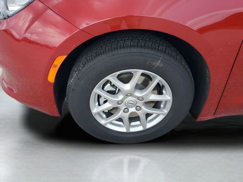 New 2026 Chrysler Voyager LX image 18