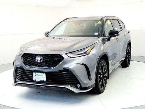 New 2026 Toyota Highlander XSE image 2