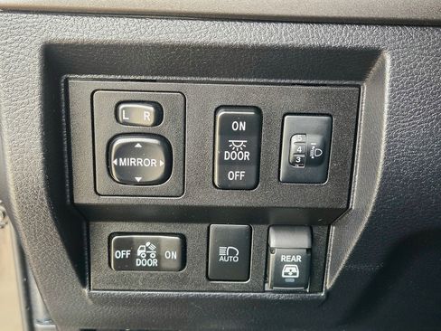 Used 2020 Toyota Tundra SR5 w/ SR5 Upgrade Package AWD/4WD image 19