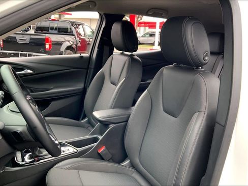 Used 2025 Buick Encore GX Preferred AWD/4WD image 8