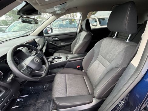 Used 2025 Nissan Rogue SV FWD image 28