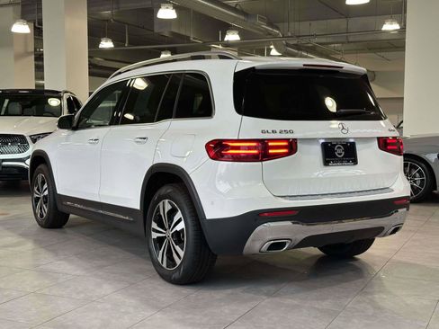 Certified 2025 Mercedes-Benz GLB 250 4MATIC image 4