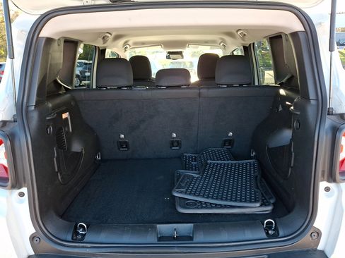 Used 2023 Jeep Renegade Trailhawk image 30