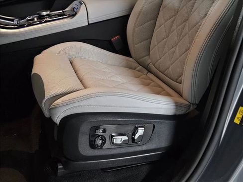 New 2026 BMW X5 xDrive50e image 4